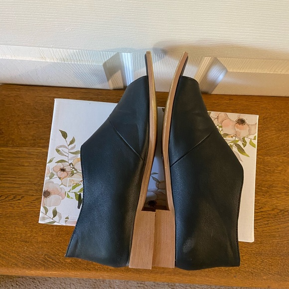 Dressy Black Flats - Picture 4 of 6